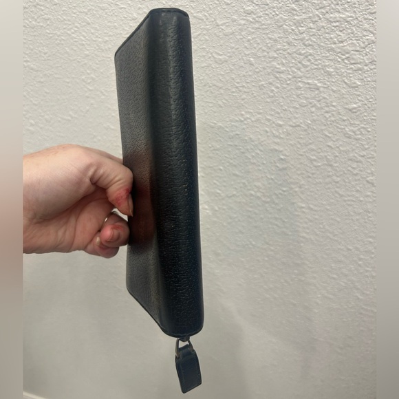 Gucci Black Zippy Wallet with Gold Bee and Star Design - Picture 4 of 10